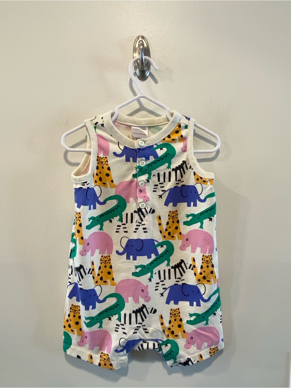 Hanna Andersson baby print romper in size 12-18 months jungle print 100% cotton